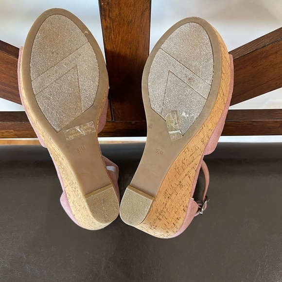 Marc Fisher size 9.5 wedges - Picture 3 of 16